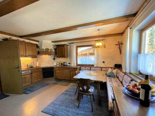 Dapur atau dapur kecil di Apartment Karwendel by Interhome