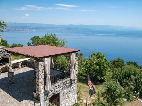 dom z widokiem na wodę w obiekcie Holiday Home La Mer by Interhome w mieście Lovran