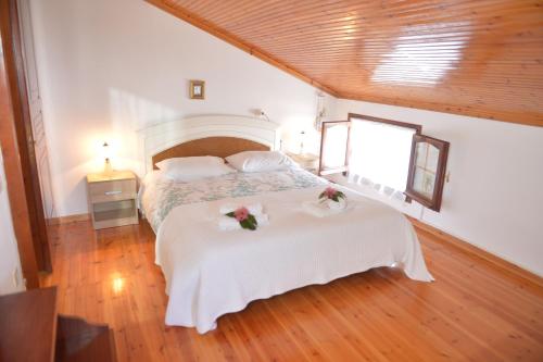 Postel nebo postele na pokoji v ubytování Villa Eleni Peritheia BY CorfuEscapes
