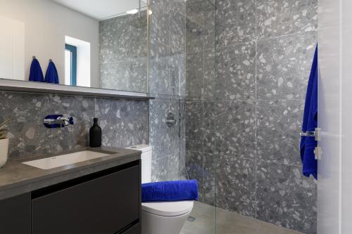 a bathroom with a toilet and a sink and a shower at Casa Berriel in Punta de Mujeres