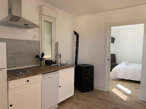 a kitchen with a sink and a bed in a room at Villa de Gredos in Navarredonda de Gredos