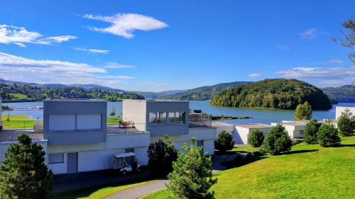 a house with a view of a lake at Apartment 68 - Lemon Resort Spa in Gródek Nad Dunajcem