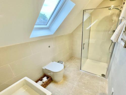 Central Townhouse with free off road parking and garden photo 12