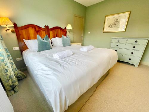 Central Townhouse with free off road parking and garden photo 26