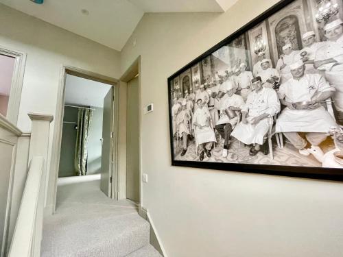 Central Townhouse with free off road parking and garden photo 20