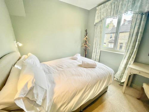 Central Townhouse with free off road parking and garden photo 25