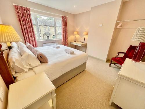 Central Townhouse with free off road parking and garden photo 23
