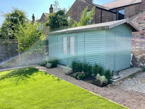 Central Townhouse with free off road parking and garden photo 35