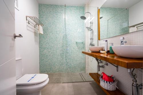 Koupelna v ubytování Azahara Deck