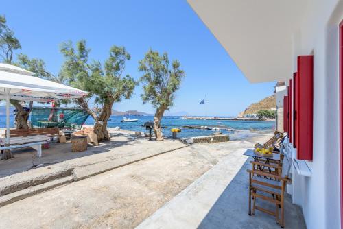 a view of the beach from a house at Magic Klima I in Klima
