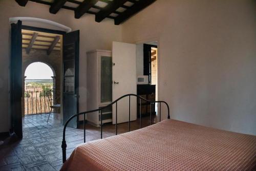 a bedroom with a bed and an open doorway at La galeria de dalt in Rupiá