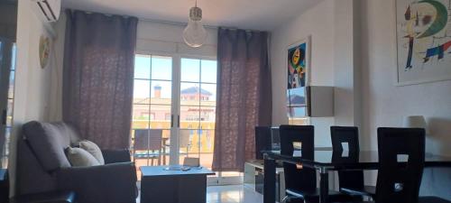 appartement climatisé deux chambres front de mer et piscine
