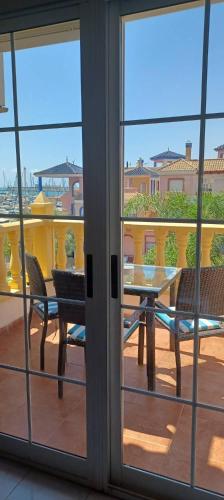 appartement climatisé deux chambres front de mer et piscine