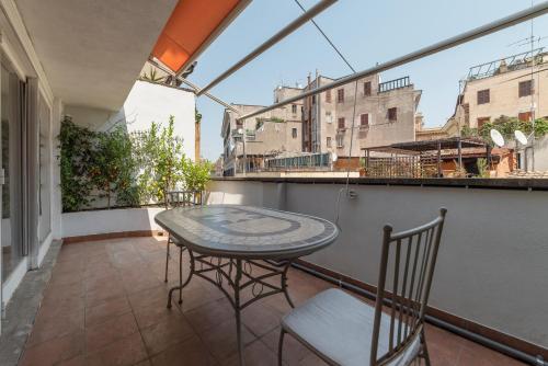 Un balcón o terraza de Banchi Vecchi Apartment with Terrace