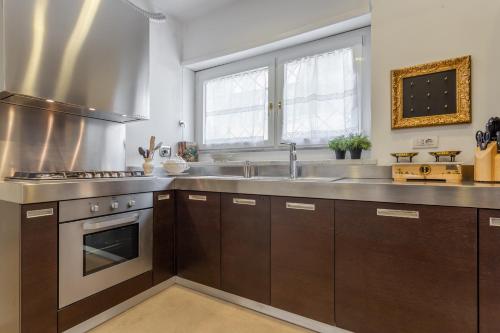 Ginevra Prestigious Apartment with Balcony close the Vatican