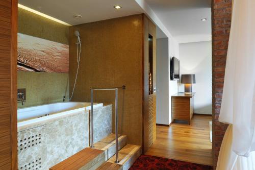 
A bathroom at Hotel Balnea Superior - Terme Krka
