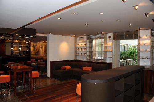 a bar with a couch and a table at Hotel Adler Asperg in Asperg
