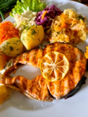Makanan di atau berdekatan motel