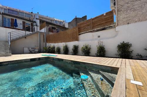 Bazén v ubytovaní Le tropical Piscine et terrasse Centre-Ville alebo v jeho blízkosti