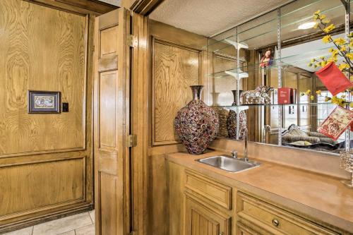 Φωτογραφία από το άλμπουμ του Spacious Houston Getaway about 23 Mi to Downtown! σε Westfield