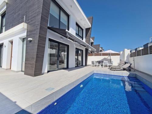 Fotografia z galérie ubytovania Luxury Villa by NRAS v destinácii Gran Alacant