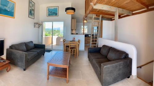 Casa di Toro Maison 4 pièces, vue panoramique, piscine, climatisation, près de Palombaggia