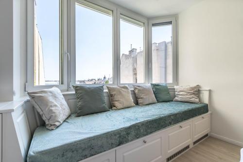 Posteľ alebo postele v izbe v ubytovaní Corvinus Smart Apartment with Beautiful View
