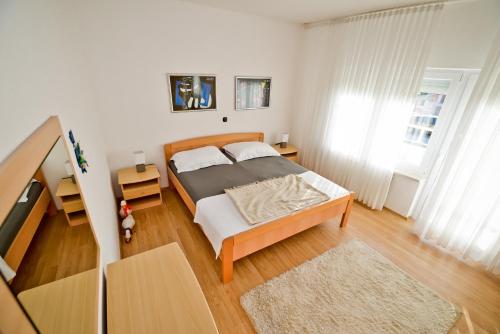 Posteľ alebo postele v izbe v ubytovaní Apartmani Vidikovac Dokoza