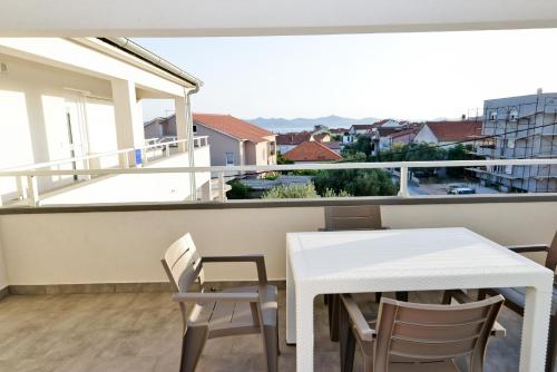 Balkón alebo terasa v ubytovaní Apartmani Vidikovac Dokoza