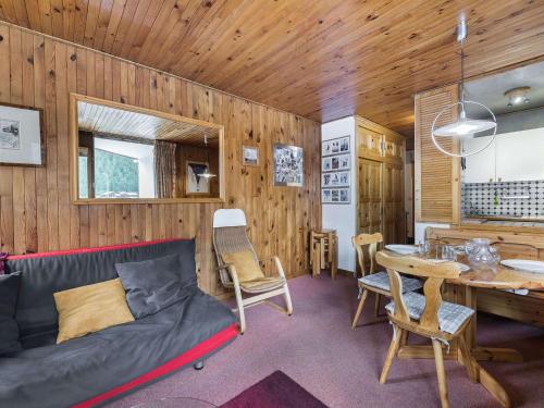 a living room with a couch and a table at Appartement au centre de Val d'Isère, 3 pièces, 6 pers., avec WiFi - FR-1-567-60 in Val dʼIsère