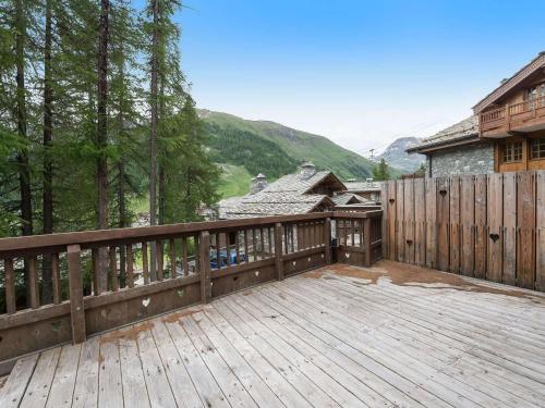 Chalet de luxe à Val-d'Isère avec accès direct aux pistes, 5 chambres, parking