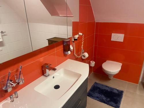 a bathroom with a white sink and a toilet at Hotel Restaurant Hesch in Gabersdorf