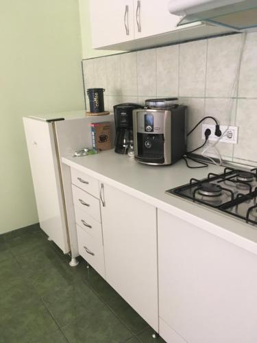 a kitchen with a microwave and a stove at Casa Bis in Sibiu