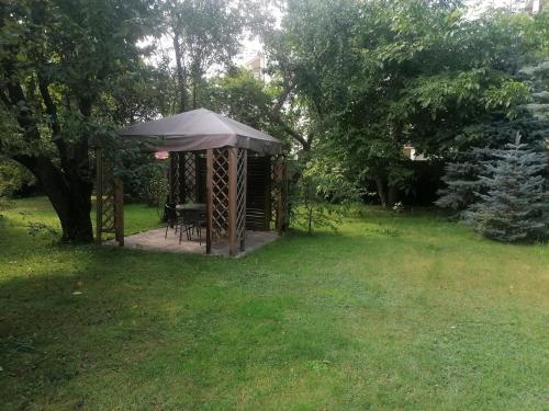a gazebo with a table and chairs in a yard at USTRONIE in Zgierz