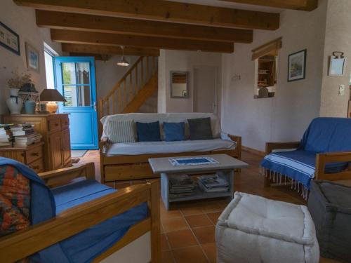 Photo de la galerie de l'établissement Maison Familiale : Proche Centre et Plage, Jardin et Terrasse, Calme et Confort Assurés - FR-1-418-116, au Palais