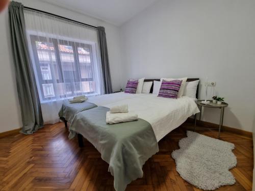 Postel nebo postele na pokoji v ubytování 152A 3 dormitorios en pleno centro de Gijón