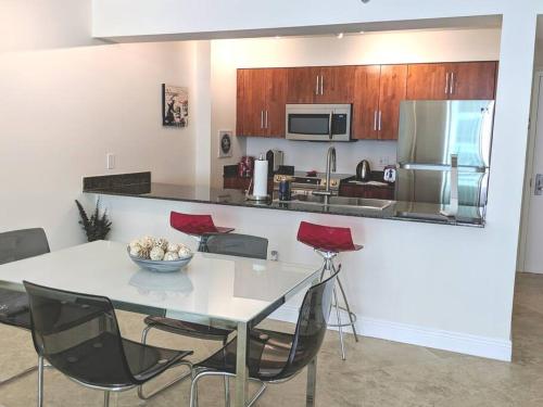 Condo in Brickell Business District photo 16
