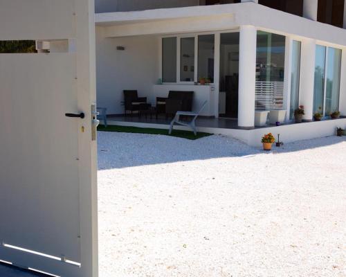 an open door to a house with a patio at White house in Avola