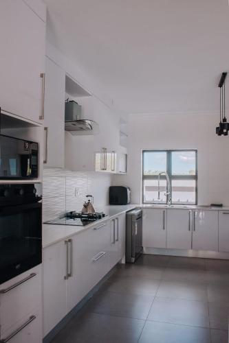 Η κουζίνα ή μικρή κουζίνα στο Musanda Villa 413 Euphoria
