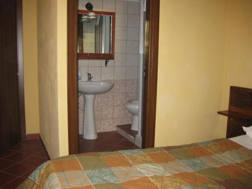 a bathroom with a sink and a toilet at Rifugio Ariel in Ragalna