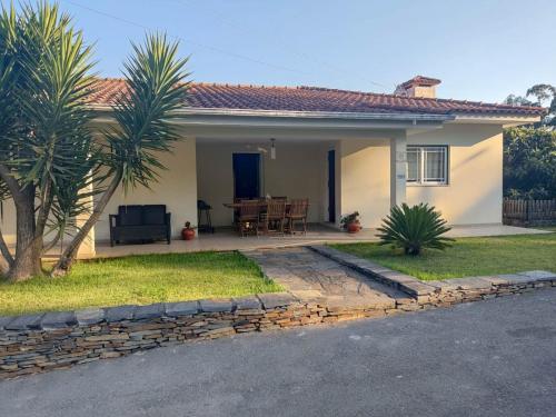 a small house with a patio and a table at Casa da Quinta in Capela
