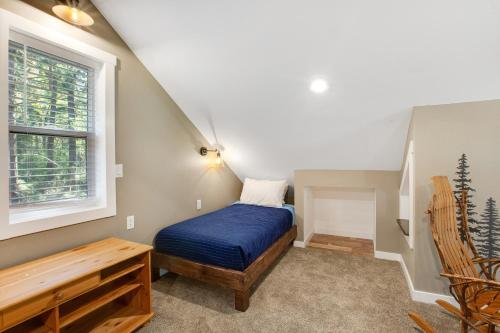 a small bedroom with a bed and a window at The Classy Cabin in Johnson Landing