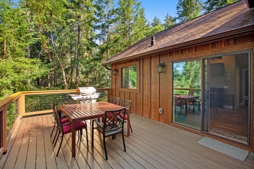 a wooden deck with a table and chairs on it at The Classy Cabin in Johnson Landing