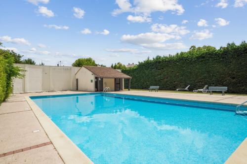 a large blue swimming pool in a yard at Superb apartment with parking & terrace in Bordeaux center - Welkeys in Bordeaux