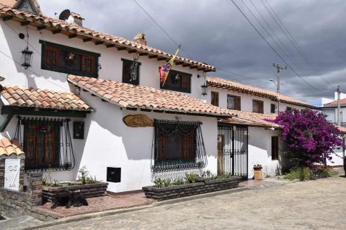 El edificio en el que está el campamento