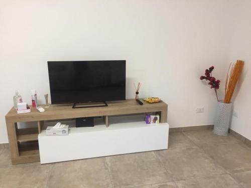 TV a/nebo společenská místnost v ubytování Appartamento dei nonni di Gio e Cry