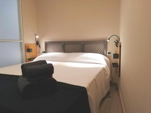 A bed or beds in a room at Mazi Apartments Chic