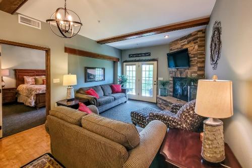 River Place 527 – Photos 3