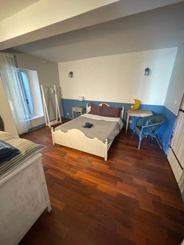 a bedroom with a bed and a chair in it at C&O Appartements in Comigne