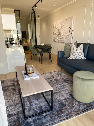 Cucina o angolo cottura di Executive Apartment at Ellipse Waterfall
